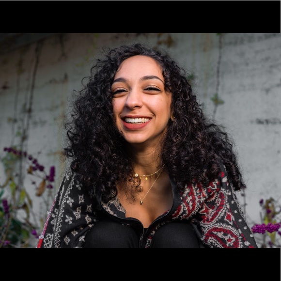 Meet your Posher, Bita - Picture 1 of 1